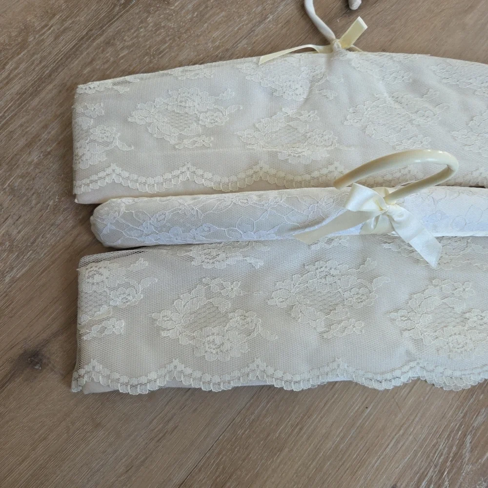 3- Vtg Victorian Lace/Ivory Satin Fabric Padded Clothes Hangers W Bows